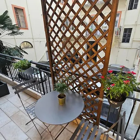 Daymoon House Vanvitelli. Naples